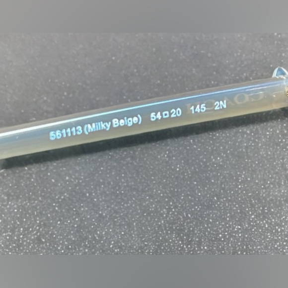 COACH Like New Square Sunglasses in Caramel. OS. - Picture 8 of 10